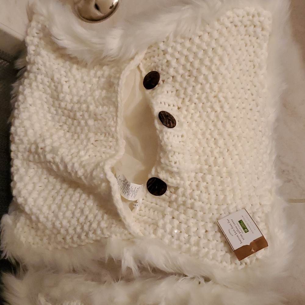 ❤️ POTTERY BARN Set of 2 Button Knit Fur Trim Pillow Covers ❤️ - Picture 7 of 15